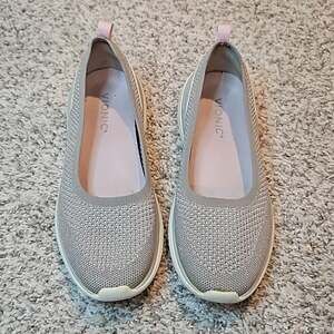 Vionic Kallie Silver Grey Sparkly Slip On Comfort Walking Shoes Women’s Size 7